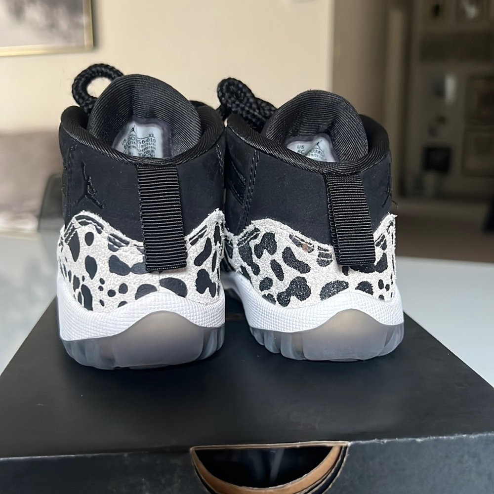 JORDAN 11 RETRO - 6C TODDLER BLACK / GYM RED / SAIL WHITE - Picture 7 of 11